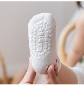 Juego de <span class=keywords><strong>calcetines</strong></span> de algodón y rodilleras antisaltos de color sólido para bebés y niños pequeños que gatean - Product Image 3