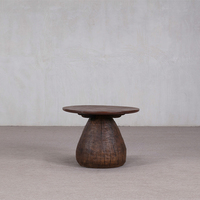Table sur pied en bois sculpté à la main, texture antique, socle de présentation rond en bois vieilli vintage pour la décoration intérieure