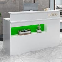 Table de réception moderne blanche de grande qualité pour salon de beauté Salon de coiffure Salon de coiffure en bois avec clous personnalisée Table frontale de spa
