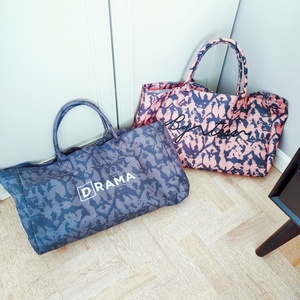 Nouveau design Sac fourre-tout en toile tie-dye de 21 pouces pour femmes Sac à main en coton résistant à l'eau Sac de plage de voyage pliable personnalisé ouvert - Product Image 6