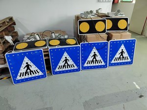 שלט פניה סינכרוני מהבהב חדש ואיכותי לבקרת תנועה, עשוי אלומיניום, עם חיישן אינפרא אדום להגנה על הולכי רגל. - Product Image 3