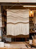 Tapisserie murale en macramé Art Déco faite à la main avec pompons - Décoration murale en coton écologique pour salon, chambre à coucher, Airbnb, décoration de la maison