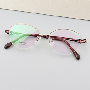 Monture <span class=keywords><strong>de</strong></span> <span class=keywords><strong>lunettes</strong></span> en titane pur pour femmes 10010 – Tendance et élégante, pour myopie – Vente en gros directement du fabricant - Product Image 1