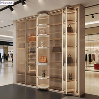 Vitrine de présentation de sacs à main Maxsen de luxe en acier inoxydable doré avec éclairage LED, étagère en verre, vitrine de sacs pour boutique, écologique et robuste