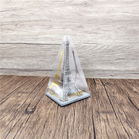 Boîte de présentation en plastique transparent en forme de pyramide, moulée et anti-poussière, pour modèles de la Tour Eiffel, souvenirs et objets de collection