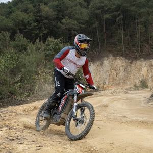 <span class=keywords><strong>Moto</strong></span> tout-terrain électrique longue portée 120 km, batterie LG 72V, 8KW haute puissance, pour des aventures tout-terrain sur sentiers forestiers toute la journée - Product Image 4