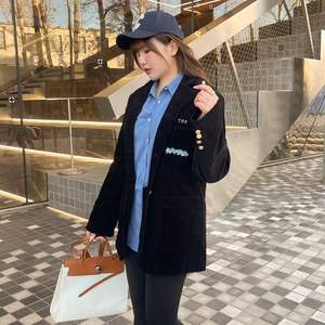 Chaqueta de Terciopelo para Mujer N8238, Chaqueta de Otoño Bordada en Corduroy Negro, Talla Grande, Ropa Exterior Femenina - Product Image 1