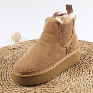 Bottes de neige style Uggs personnalisables à plateforme |   Bottines Chelsea imperméables doublées de fourrure pour l'hiver avec service OEM, étiquette privée acceptée - Product Image 3