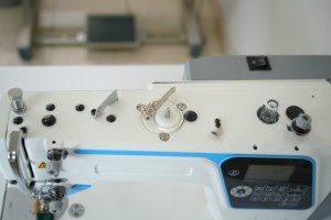 DT C10-D4 Industrial High Speed Computerized <b>Single</b> Needle Lockstitch Sewing Machine With Auto Trimmer Price - Product Image 3