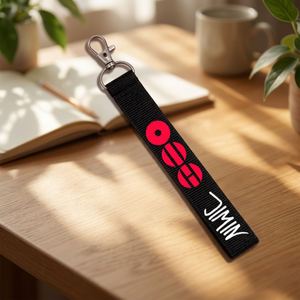 Porte-clés et cordon de téléphone portable personnalisés avec le nom d'une star du K-pop coréen - Product Image 3
