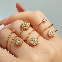Bijoux de mode en gros, anneaux fins à double couche en acier inoxydable plaqué or 18 carats, anneaux ouverts exquis en zircon en forme de fleur pour femmes
