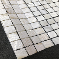 2MM Super Weiße Perlmutt-Mosaikfliesen mit Spaltdesign Selbstklebende Wasserfeste Innenwandfliesen für Badezimmer und Villa