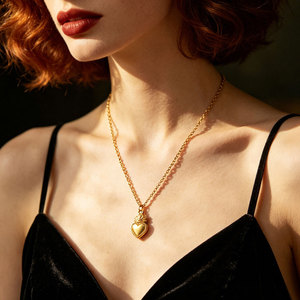 Collar con Logotipo Personalizado del Fabricante, Collar de Acero Inoxidable Resistente al Agua y al Deslustre, Chapado en Oro de 18k con Forma de Corazón para Mujer - Product Image 3