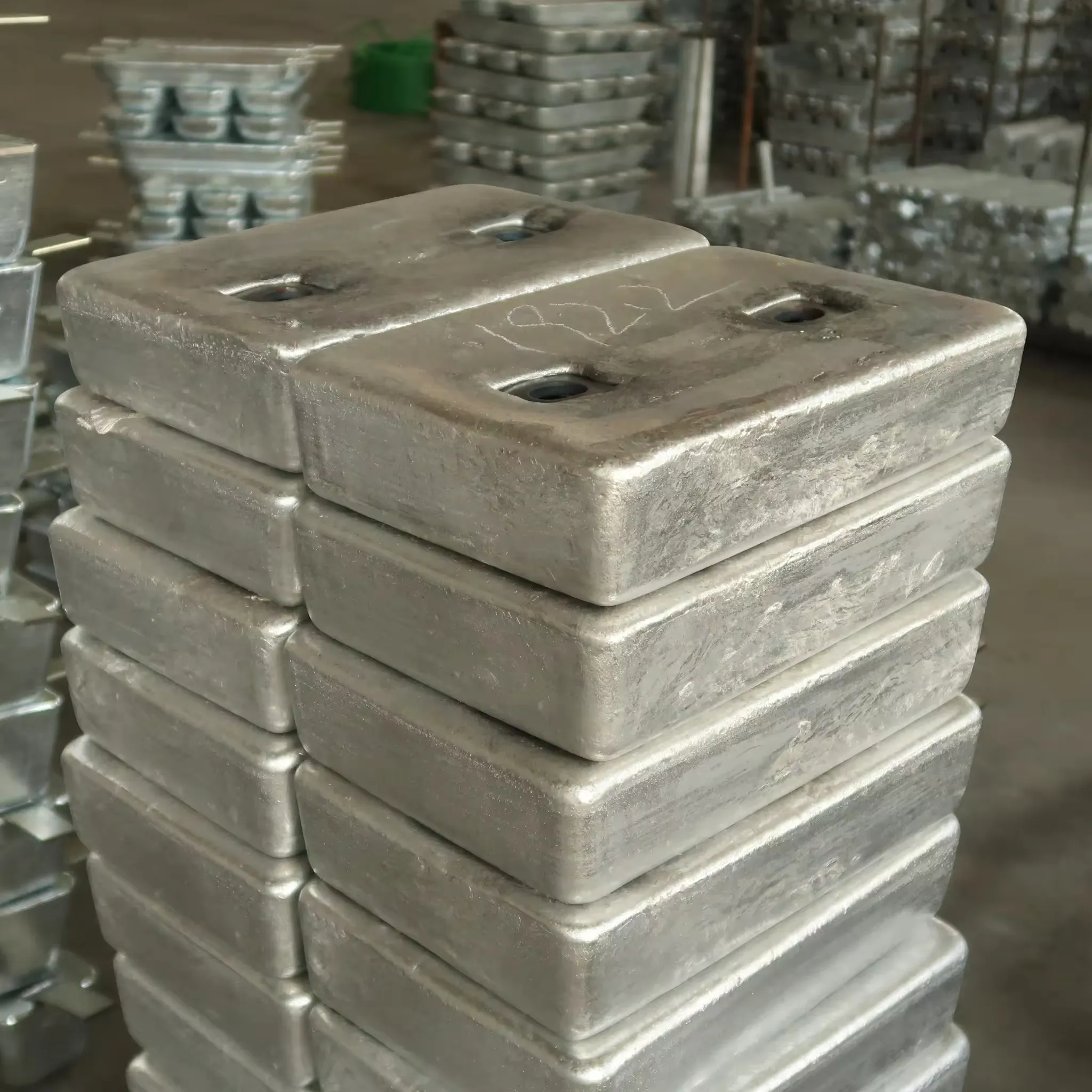 Bolt type installation of aluminum alloy sacrificial anode for ship anti-corrosion