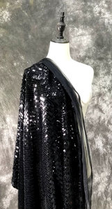 Tissu en maille à sequins noirs rectangulaires de 9 mm, élégant, pour mariage, soirée décontractée, brodé, transparent, tricoté en polyester/métallique - Product Image 5