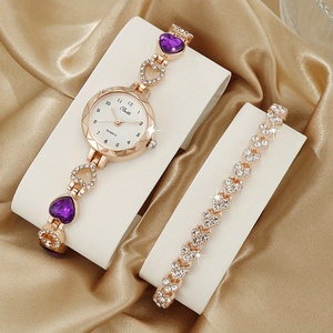 Orologio <span class=keywords><strong>da</strong></span> <span class=keywords><strong>donna</strong></span> <span class=keywords><strong>di</strong></span> <span class=keywords><strong>lusso</strong></span> con strass, orologio al quarzo con bracciale, grazioso orologio <span class=keywords><strong>da</strong></span> <span class=keywords><strong>polso</strong></span> analogico a forma <span class=keywords><strong>di</strong></span> cuore - Product Image 2