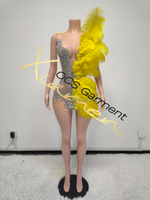 Robe de soirée mini jaune Ocstrade avec bordure en plumes d'autruche, ornée de strass et de dentelle, pour femme