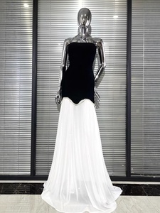 Completo <span class=keywords><strong>Abito</strong></span> da Sera <span class=keywords><strong>Lungo</strong></span> a Sirena con Top a Tubino e Gonna in Rete, Elegante, <span class=keywords><strong>Senza</strong></span> <span class=keywords><strong>Spalline</strong></span>, con Perline, Collezione Estiva 2026 - Product Image 6