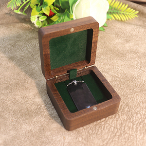 Thủ công mỹ nghệ Vòng cổ bằng gỗ hiển thị trường hợp Walnut vuông hộp đồ trang sức với Laser khắc logo - Product Image 5