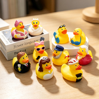 Jouets de bain pour enfants - Ensembles de canards en caoutchouc à presser sur le thème de plusieurs personnages - Canard flottant silencieux décoratif - Cadeau 8 cm