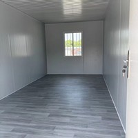 Maisons conteneurs couleur grain de bois, fabriquées sur mesure selon les exigences, adaptées aux entrepôts, à l'hébergement et aux bureaux.
