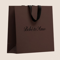 Sac shopping en papier brun mat personnalisé avec logo en relief, poignée en ruban satiné noir, emballage cadeau de luxe pour boutique