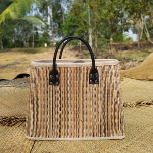 Varios Colores seagrass bolso con mango de cuero - Product Image 4