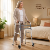 Déambulateur pliant pour soins à domicile avec poignées souples, hauteur réglable, roues avant et embouts en caoutchouc arrière pour le soutien de la mobilité en chambre