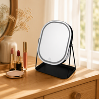 Miroir cosmétique carré en verre avec cadre en métal finition chrome et noir, design Art Déco pour un usage quotidien en maquillage