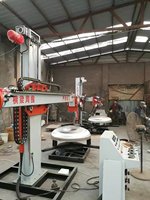 Machine de polissage et de rectification automatique de haute précision en acier inoxydable avec moteur de 12 kW pour colonnes coniques triangulaires irrégulières