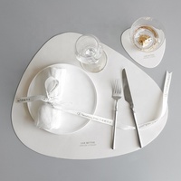 Napperons en cuir PVC personnalisé élégant luxe irrégulier doux Table à manger tapis crème en cuir Pu ensemble pour Table à manger