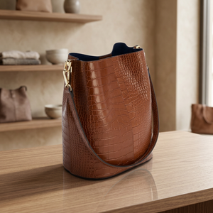 Pochette personnalisée en cuir véritable pour femme BS INTERNATIONAL, deux sangles, fermeture éclair durable et étanche, idéale pour les voyages, 1L - Product Image 1