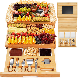 Ensemble cadeau de planches à charcuterie en bambou carbonisé, plateau à viande en bois gravé personnalisé, plateau à fromage et ensemble de couteaux - Product Image 2