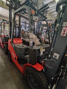 Oferta en Buenos Aires: Montacargas <span class=keywords><strong>HELI</strong></span> CPD25 de 2.5t con batería de litio, mástil de 4m, neumáticos sólidos, cabina y 3 válvulas - Product Image 3