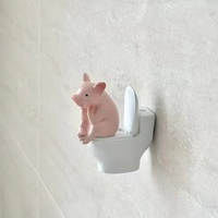 Figurine adorable de cochon rose sur les toilettes - Décoration fantaisie en PVC pour la maison, le bureau, la voiture - Cadeau idéal pour les amis - Polyvalente pour l'intérieur