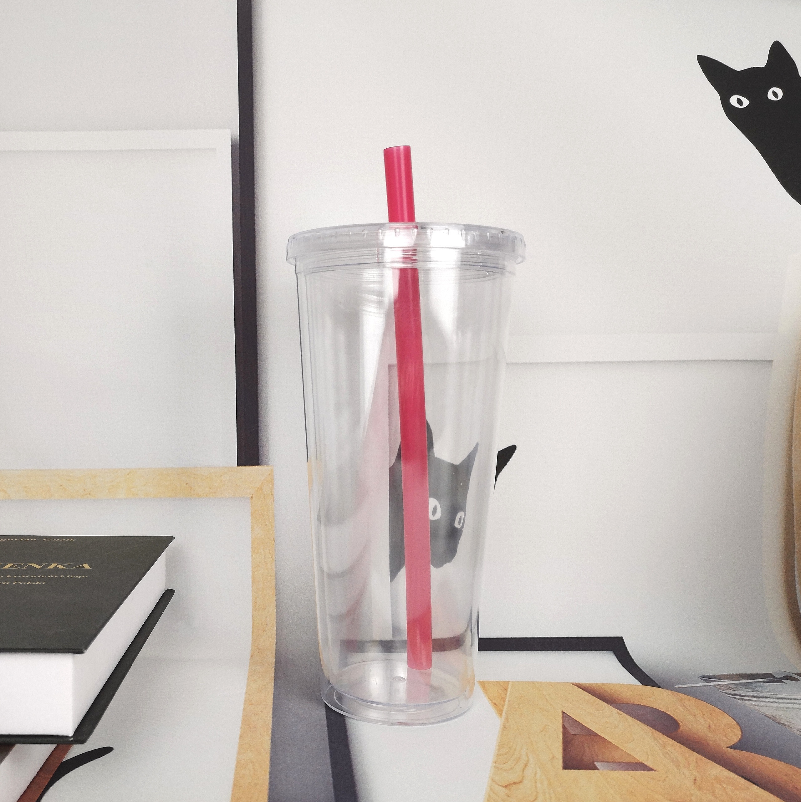 Оптовая продажа, индивидуальная прозрачная акриловая Двухстенная чашка для молока и чая объемом 20 унций без БФА, пластиковая чашка для чая Boba с соломинкой и крышкой