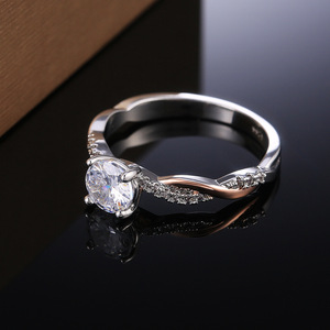 Anello Geometrico Rotondo Bicolore in Rame per Donne, Elegante Gioiello da Dito con Incastonatura a Griffe - Product Image 4