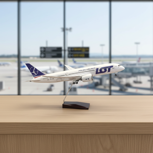 Modèle d'avion B787-8 de 43 cm, échelle 1:130, en résine, LOT Polish Airlines, avec éclairage LED, personnalisation acceptée - Product Image 6