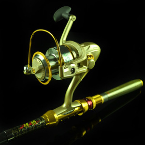 Canne à pêche télescopique en fibre de carbone ultra courte et portable pour la pêche en eau salée et la pêche en mer. - Product Image 4