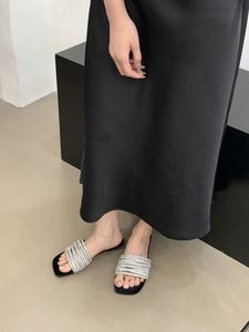 Sandalias de tacón bajo con una sola tira y brillo moderno, estilo premium, para mujer, para verano, uso diario y exterior. - Product Image 3