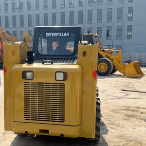 Chargeuse compacte sur pneus CAT 226B d'occasion, mini-chargeuse en bon état, peinture d'origine, prix avantageux pour travaux de construction - Product Image 6