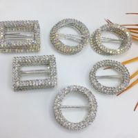 Boucles de vêtements personnalisables SINRONG, rondes, en cristal, rectangulaires, en ellipse, en verre, en strass, extensibles, boucles de ruban à la mode