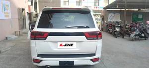 ชุดแต่งรถยนต์ขายดีสำหรับแลนด์ครุยเซอร์ 200 ปี 2008-2015 อัพเกรดสไตล์ LC300 ฝากระโปรงเหล็ก ไฟหน้า LED แบบเสียบใช้งานได้ทันที ไม่ต้องตัด - Product Image 2