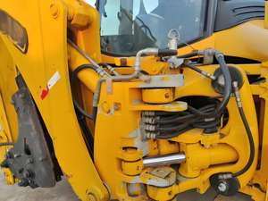 Экскаватор-погрузчик 7,6 тонн оснащен дизельным двигателем Cummins и задним ковшом для копания 1,5 м³ - Product Image 6