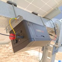 Одноосный контроллер солнечного трекера с входным напряжением 250-1500В DC, приводом двигателя 24В DC и гарантией 5 лет