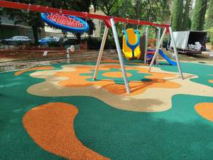 Gránulos de caucho EPDM resistentes a la intemperie, a los golpes y con estabilidad del color, para pisos deportivos multiusos de aplicación en húmedo, seguros para niños. - Product Image 5