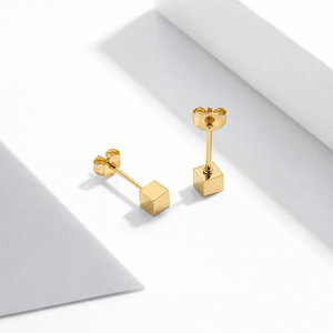 Boucles d'oreilles clous en or 14 carats plaqué sous vide, boucles d'oreilles géométriques minimalistes en acier inoxydable de 4 mm - Product Image 1