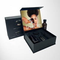 Boîte cadeau magnétique en carton rigide noir de luxe avec logo personnalisé, revêtement UV et doublure en éponge pour parfums et cadeaux floraux