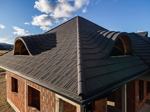 Tuile de toiture en métal revêtu de pierre architecturale, matériau de toiture décoratif pour le projet de villa de luxe en Jordanie - Product Image 4