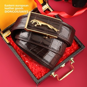 Cinturón de hombre hecho a mano en Tailandia, de piel de cocodrilo, con hebilla automática de acero, estilo casual de negocios, de lujo ligero con diseño de guepardo. - Product Image 1